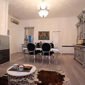 Apartment Papalic Palace, Split
